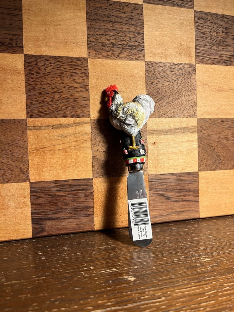 Decorative Spreader with Chicken and Strawberries