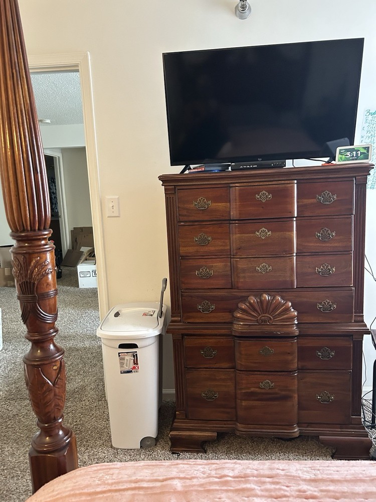 Queen Size 4 Post Bedroom Set