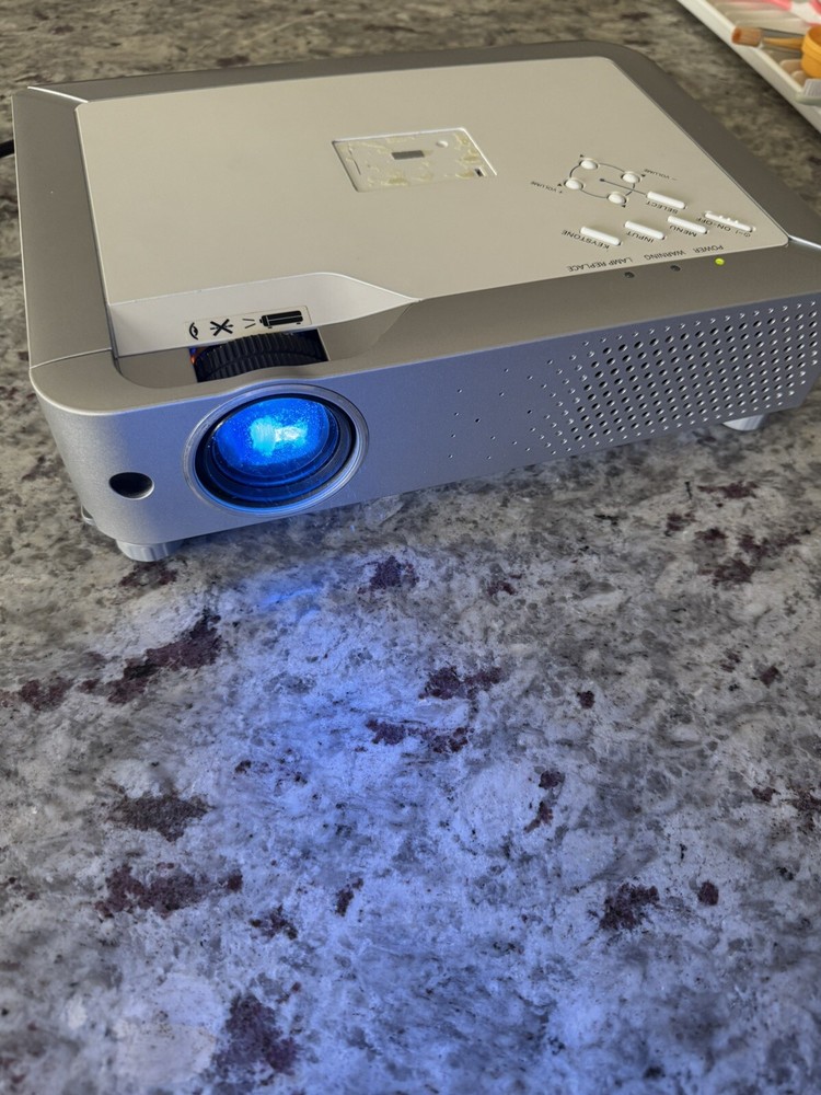 Sanyo PLC-XU73 Projector