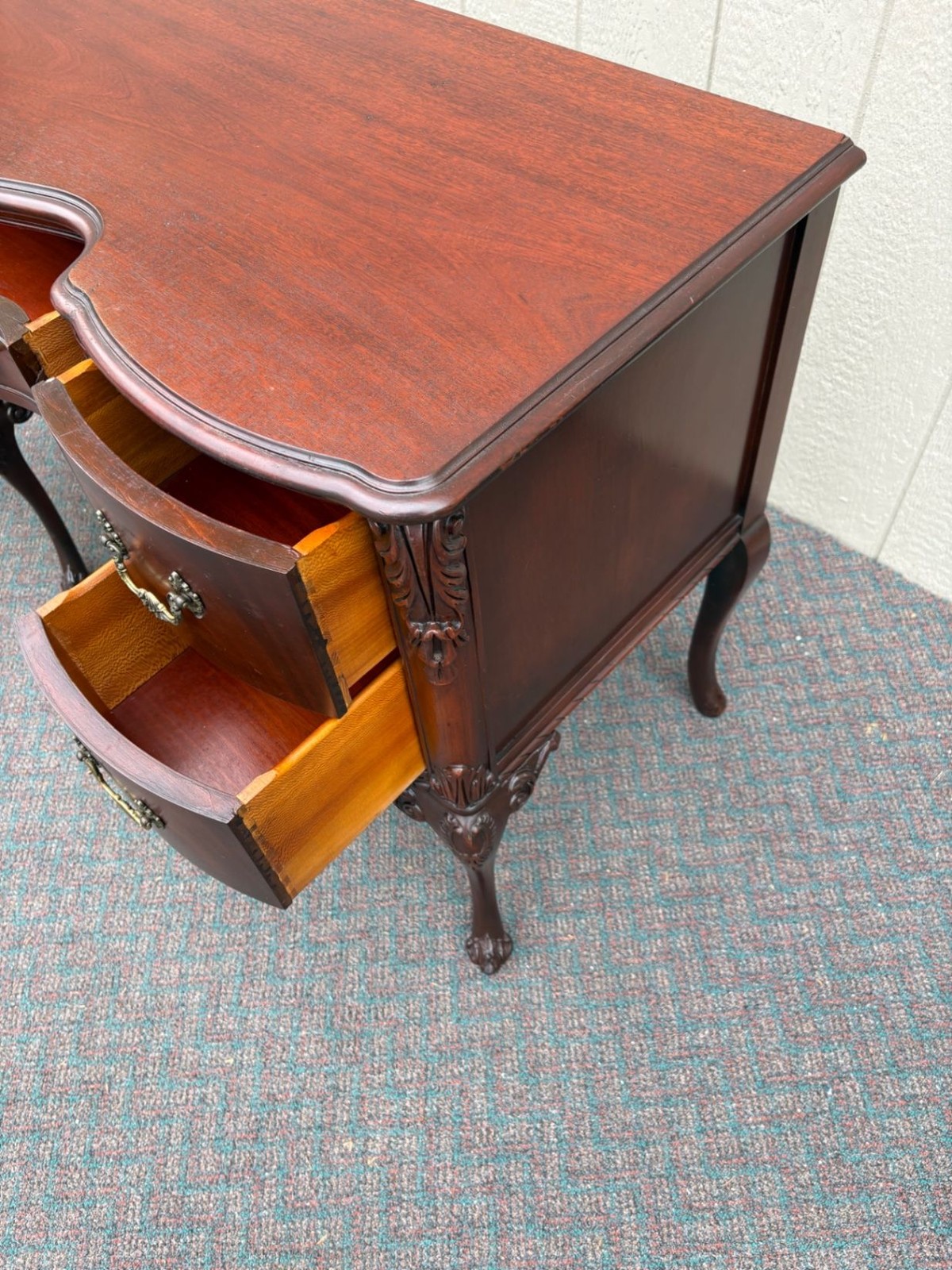 67575 Elegant Mahogany Vanity Set with Ornate Mirror and Chair