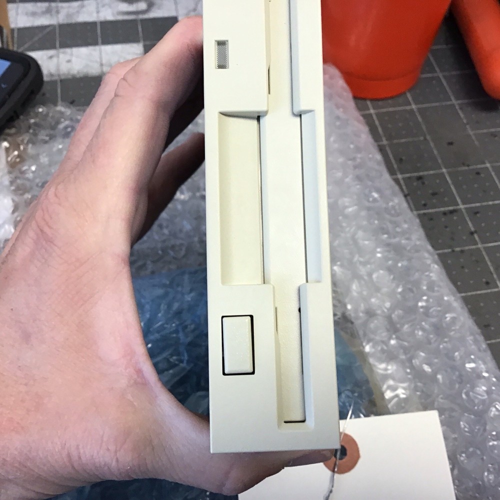 Fujitsu M2537B11D Floppy Drive (LMP18Q)