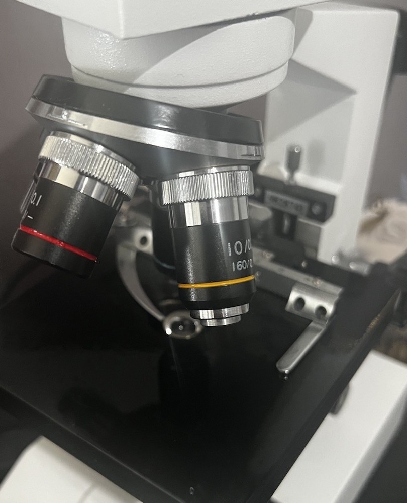 UNICO Monocular 360° Student Microscope 4 Objective 2.5-40 Fluoresscent M220