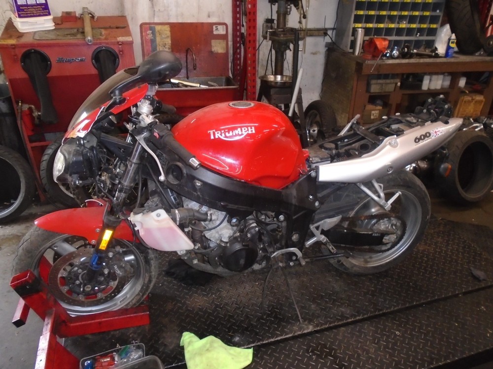 2000 TRIUMPH TT 600 lower triple tree