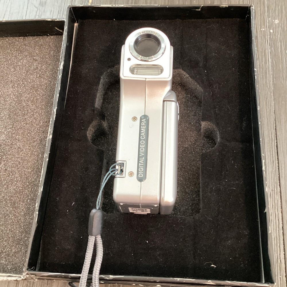 Sonic Snapbox DV51 Digital Video Camera 12 Megapixel