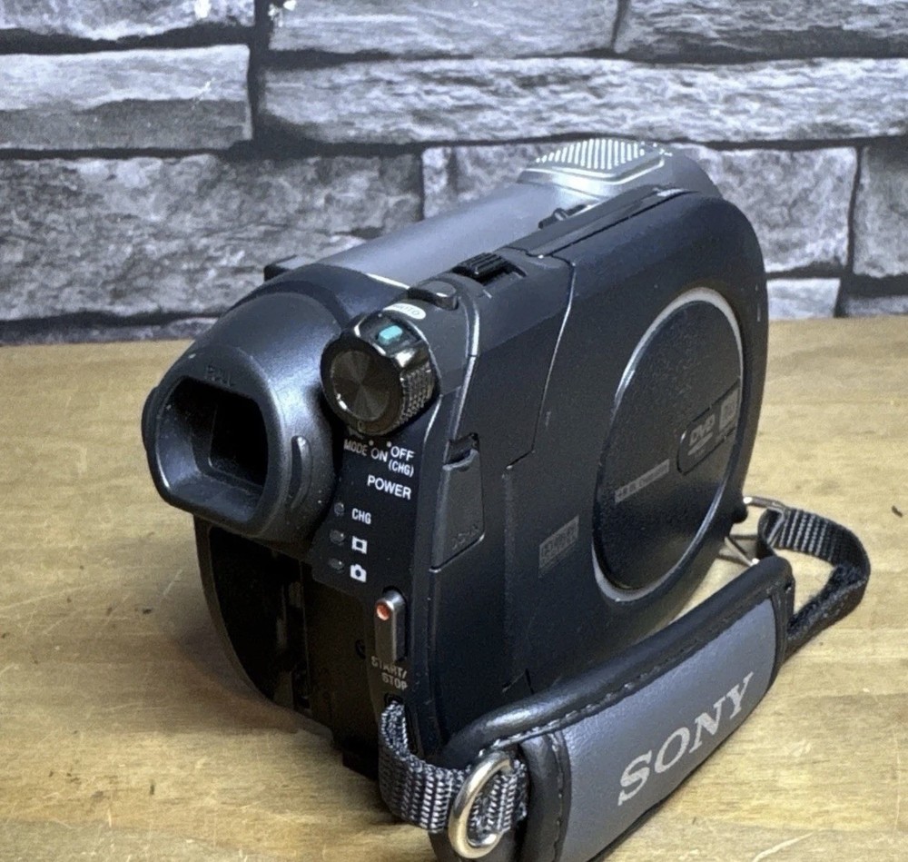 Sony Handycam DCR-DVD106E Handheld DVD Camcorder Silver Case - Untested