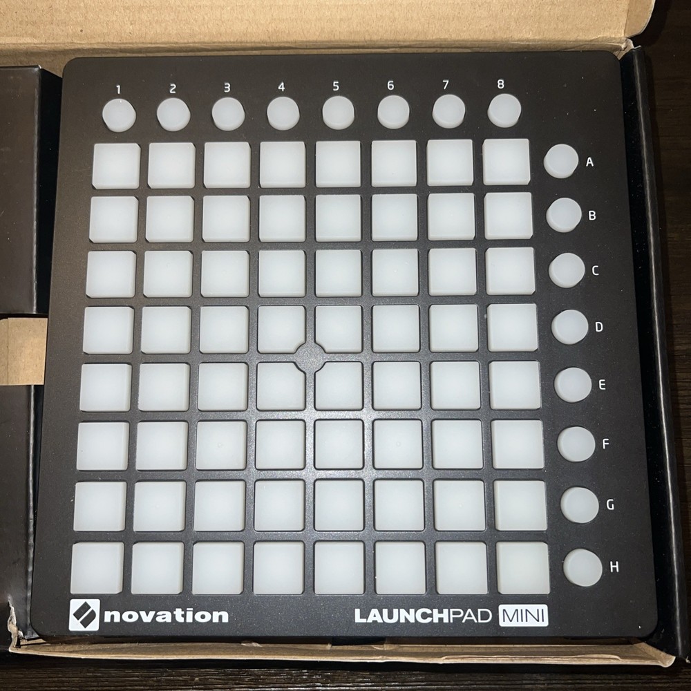 Novation Launchpad Mini Mini Grid Controller