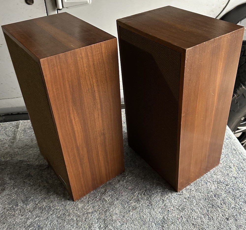 KLH Model Twenty Six Turntable Stereo System & Speakers Untested