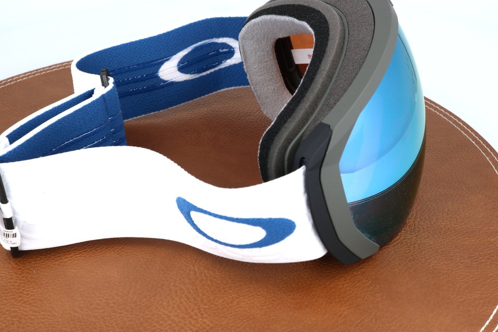 Oakley Flight Path L Gray Shield Goggles