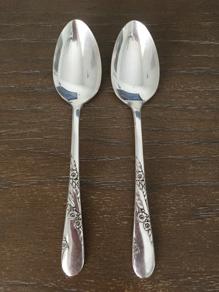 2 Oneida Bridal Wreath 1950 Silverplate 6" Teaspoons Tudor Plate Replacement