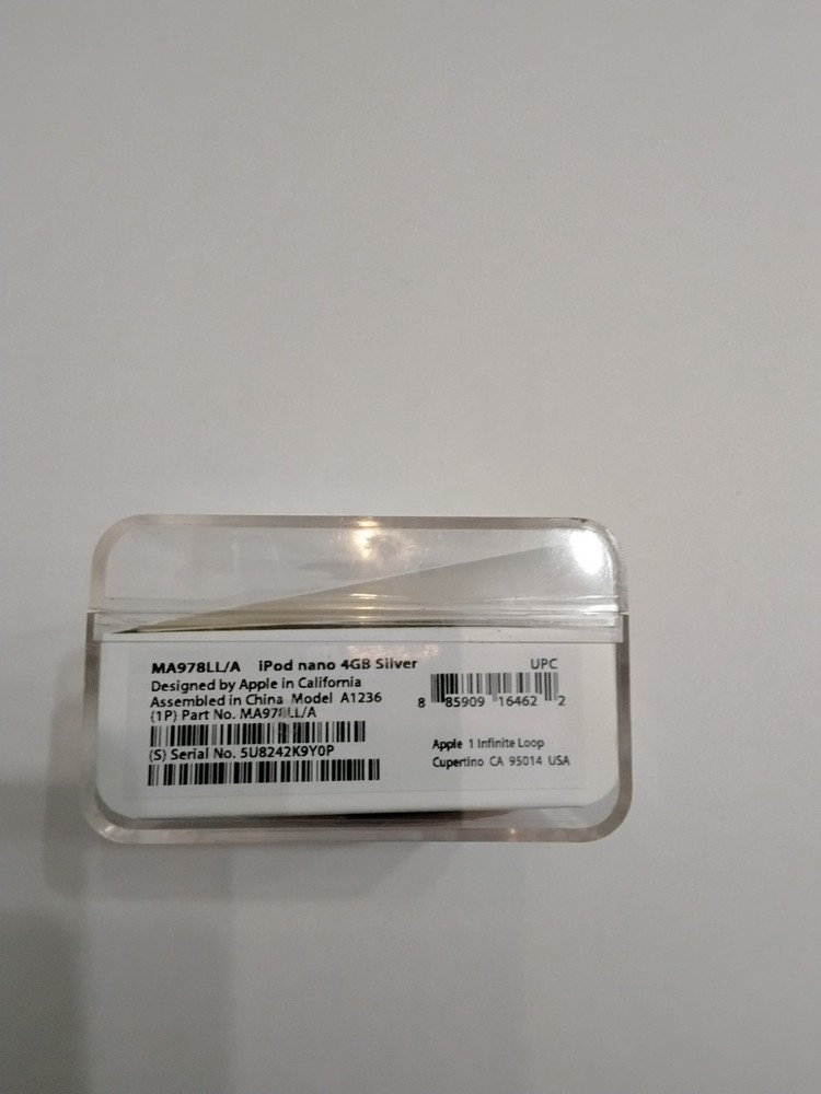 Apple iPod Nano 3rd Generation Silver 4GB MA978LL