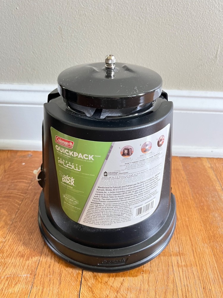 New Coleman QuickPack Deluxe 1000 Lumens Propane Lantern *Missing Handle