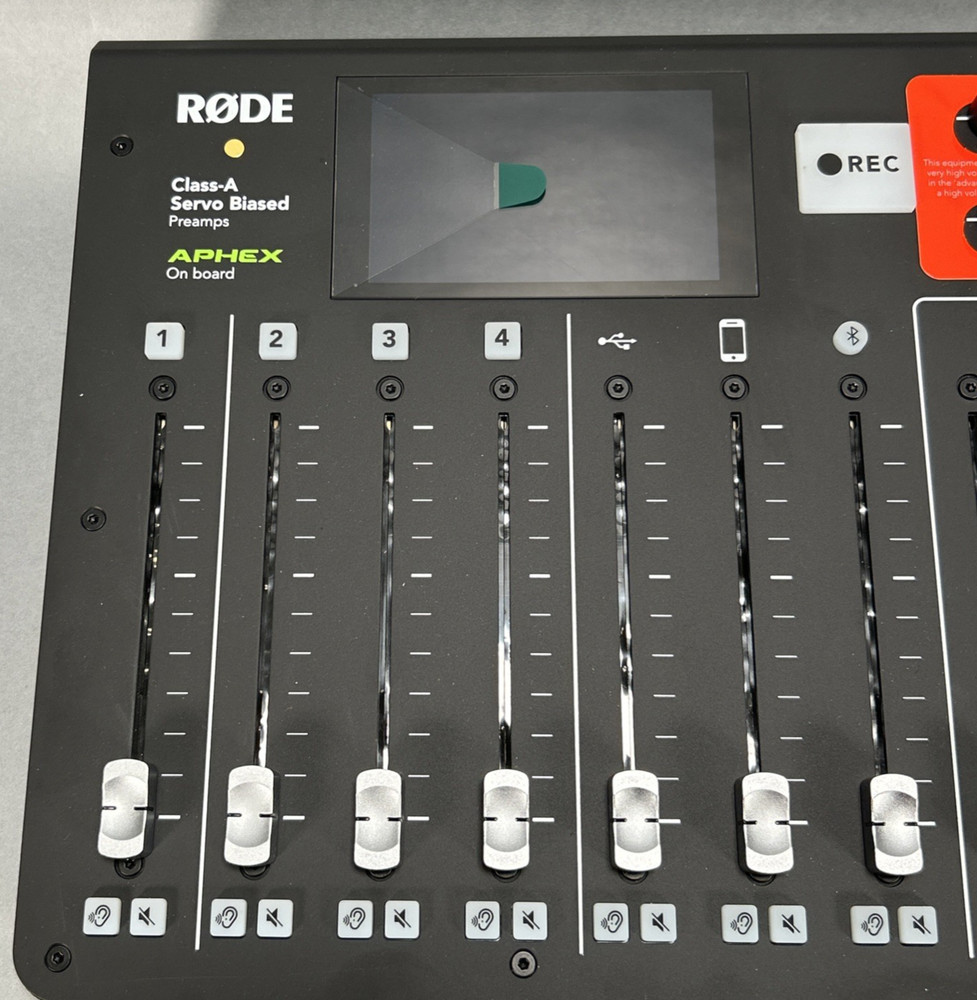 RODE RODECaster Pro Mixer Console USB Audio Interface W/Hard Case
