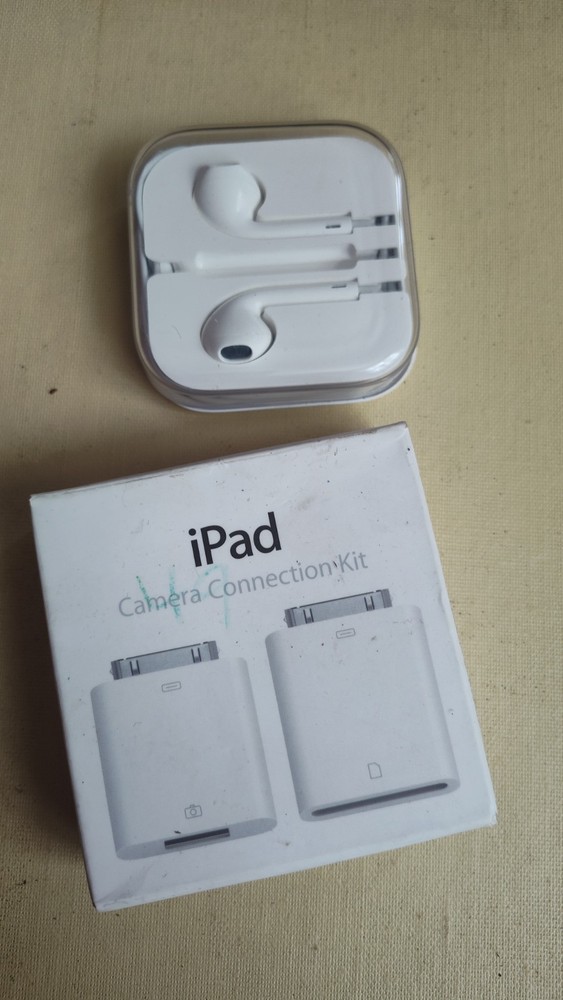 apple ipad camera connection kit + earbuds