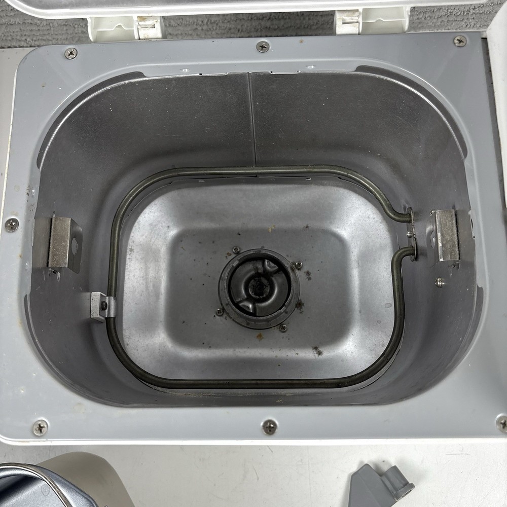 Oster Bread Maker Machine Model 5834 Automatic Dough Bake White Tested