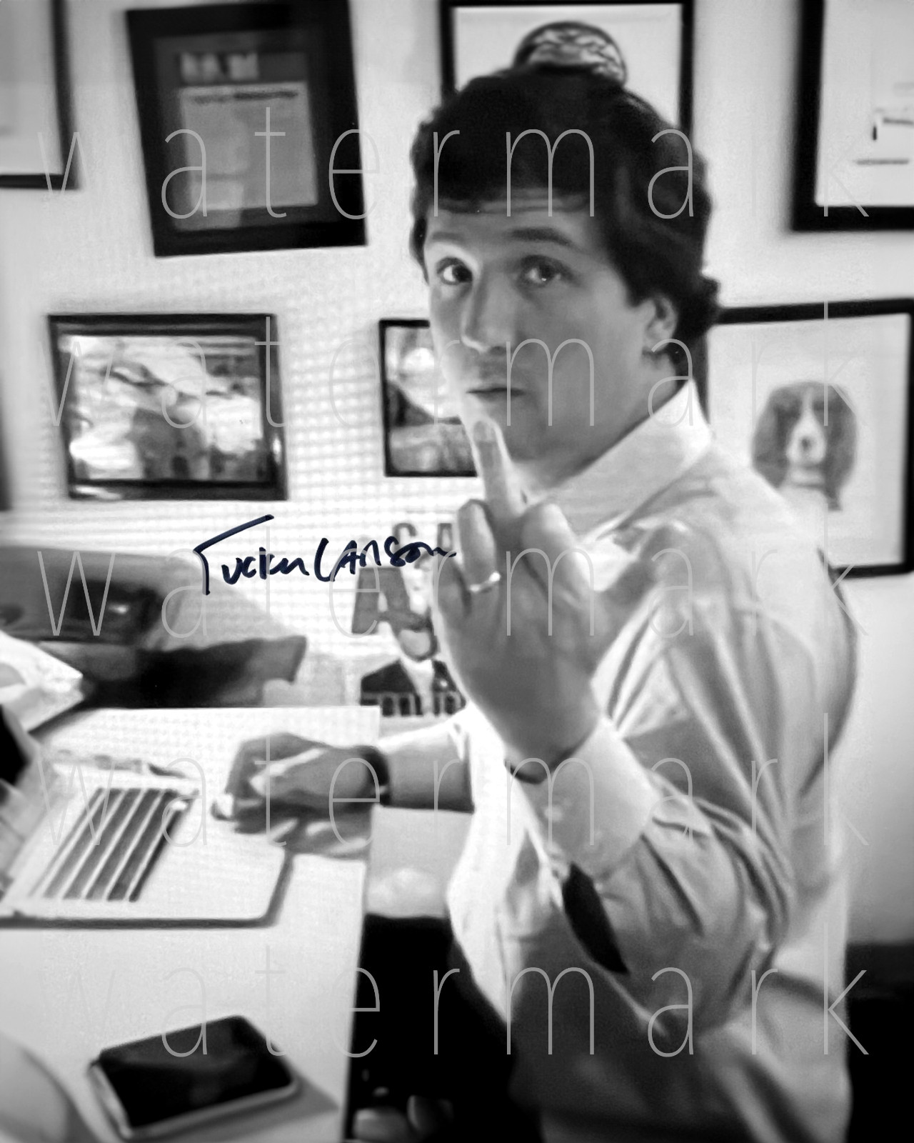 Tucker Carlson Fox Bird middle signed 8X10 inch print photo picture autograph RP