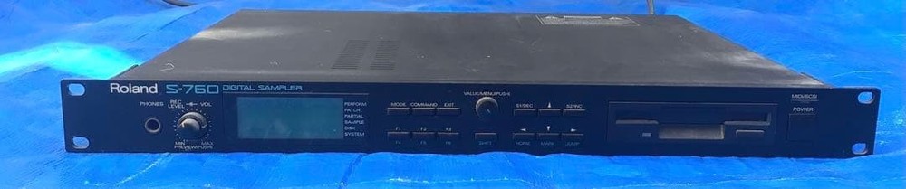 Roland S-760 Digital Sampler Rack Mount Professional Audio Sampler