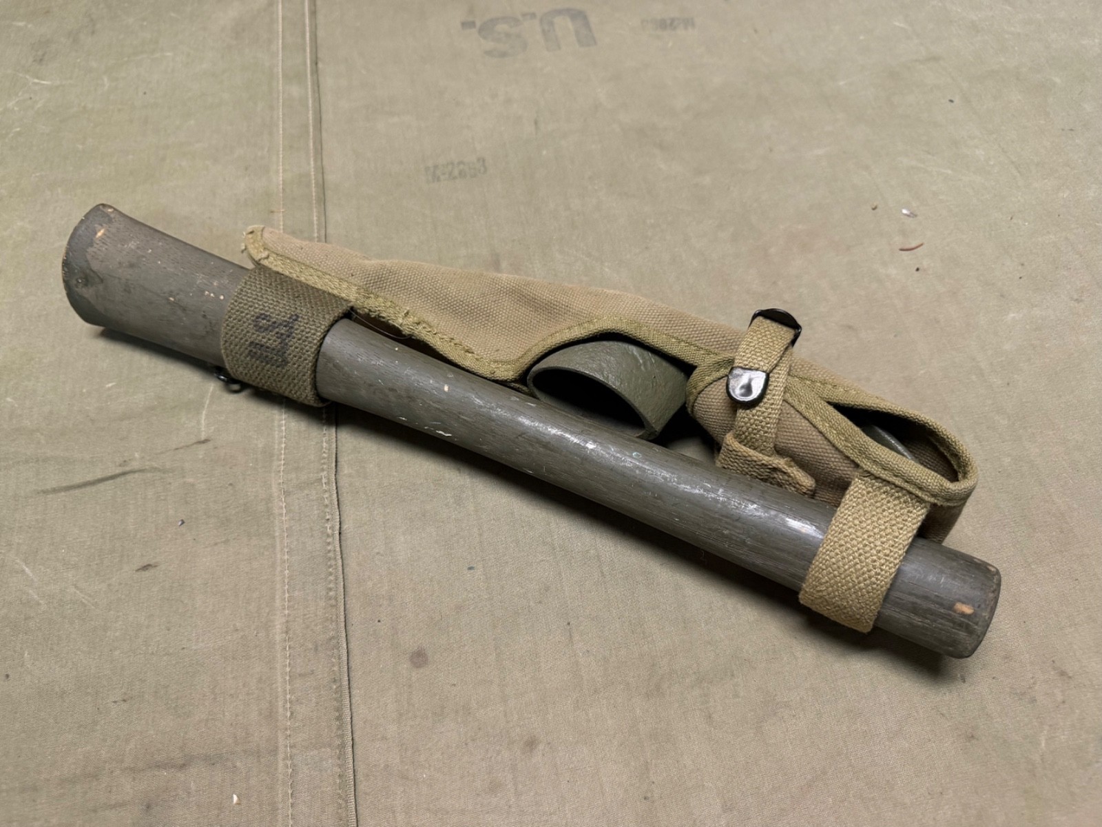 ORIGINAL WWII US ARMY M1942 PICK AXE MATTOCK & CARRIER- "US" stamped