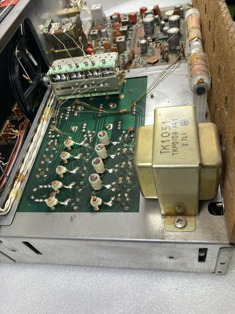 Realistic DX-160 Solid State Communications Receiver Powers On. READ