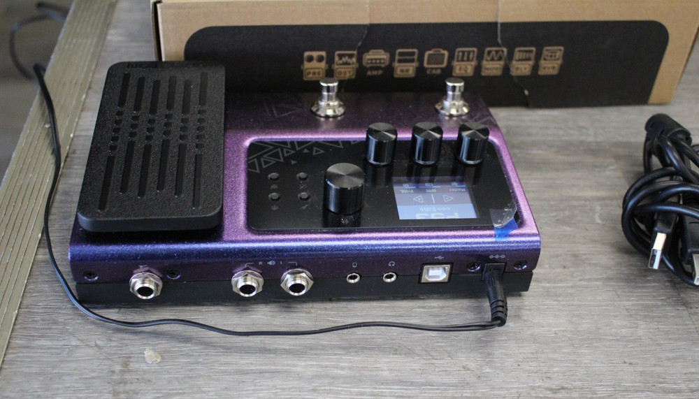 VALETON MULTI-EFFECTS PROCESSOR 140 Built in Expression Pedal w/Adapter in Box