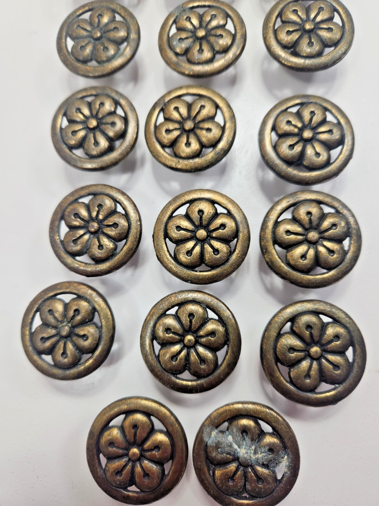17 VTG METAL BRASS? FLOWER DRAWER PULLS HANDLES KNOBS