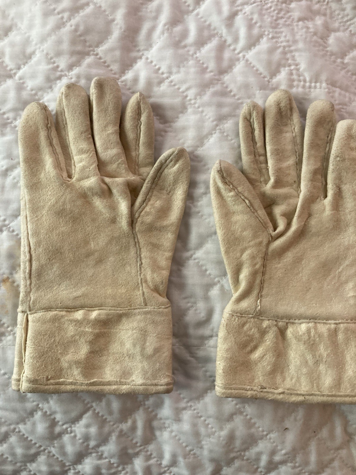 Native American Beaded Suede Gloves - Child’s Large/Women’s Small medium