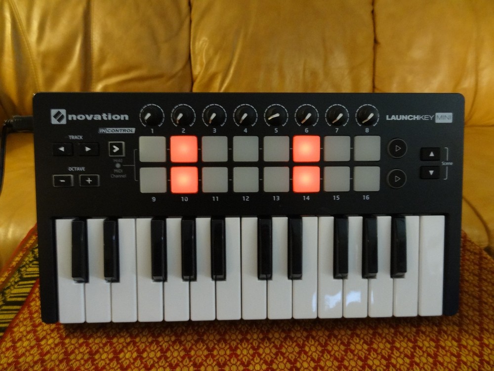 Novation Launchkey Mini MK2 Keyboard Controller w/ Power Adaptor
