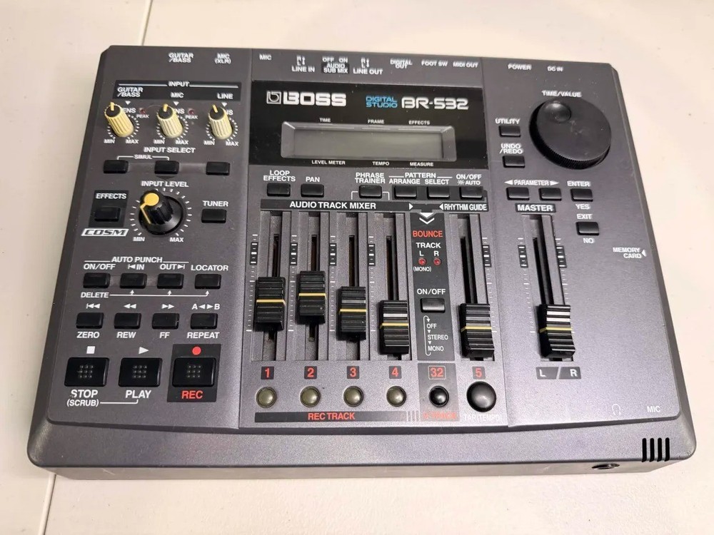 Boss BR-532 Digital Studio 4-Track Recorder w/ 32MB Card - Untested