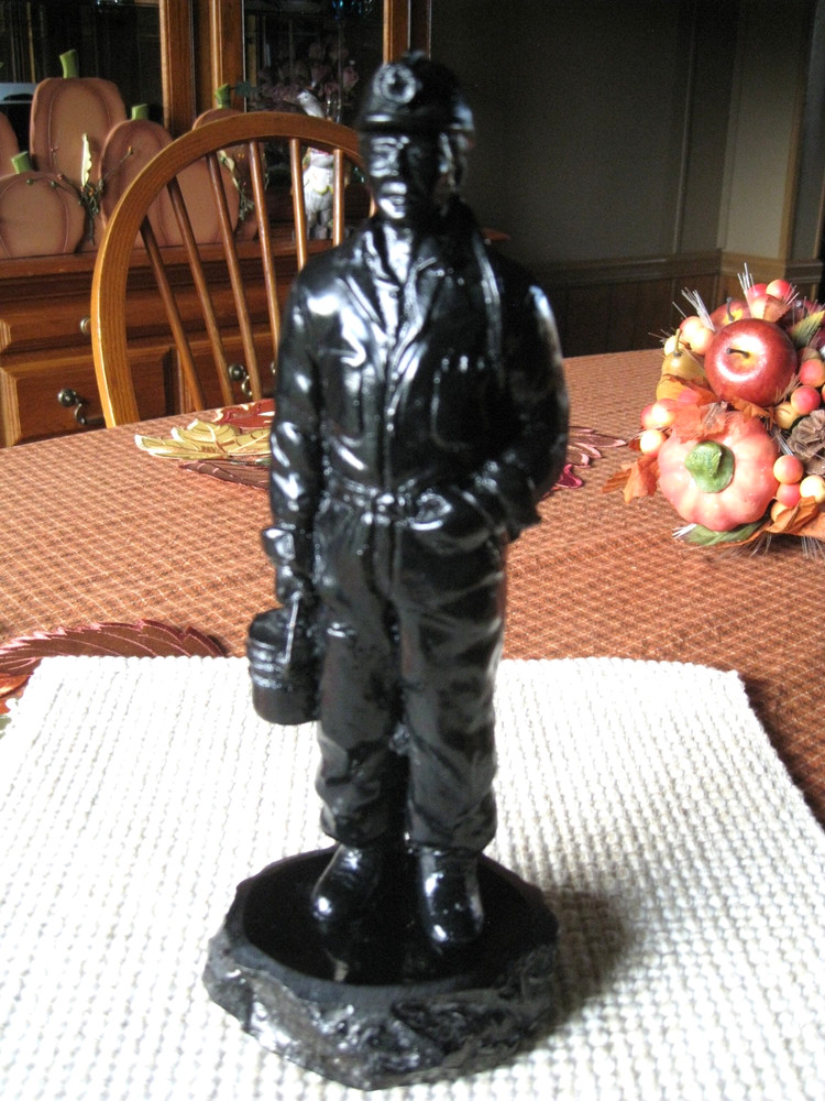 🇺🇸 😃 ⚒️ 🔥 vintage coal miner statue