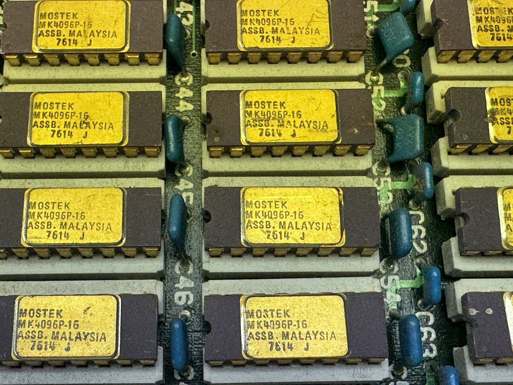 Mostek MK4096P-16 4096 X 1 Dynamic RAM - Apple 1 Memory 1976 date code TESTED