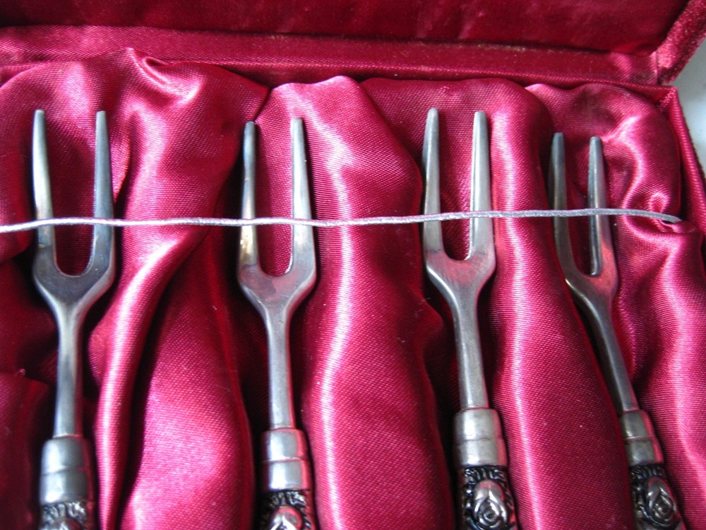 Vintage Elegance Silver Dessert Silver Plated Forks Set
