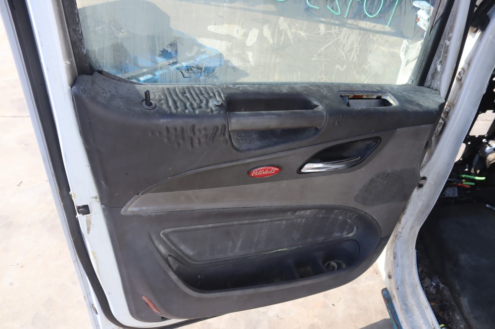 2013-2020 PETERBILT 579 FRONT LEFT DRIVER SIDE DOOR COMPLETE WHITE OEM