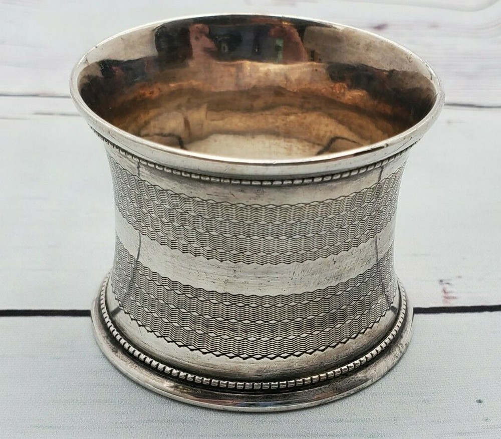 Sterling Silver napkin ring, Engine turned , Flowers, Mono