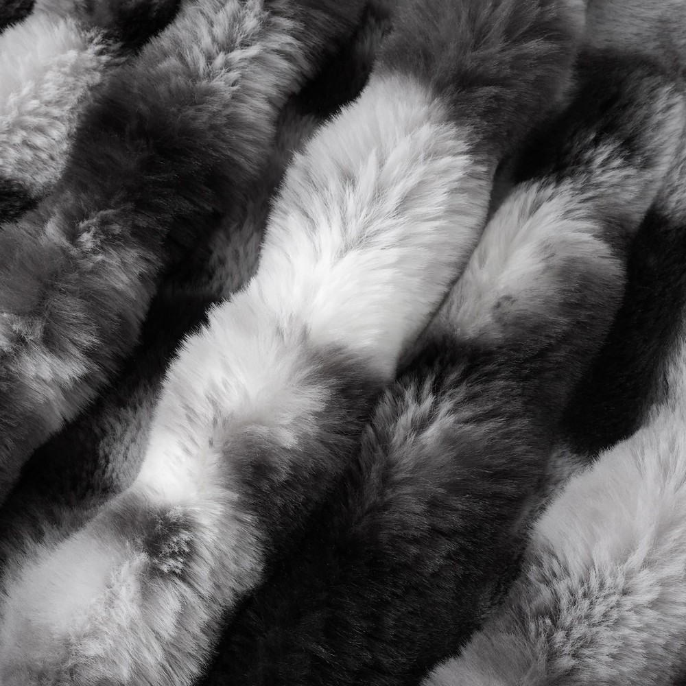 Faux Fur Throw Blanket for Couch, Ultra Soft Fuzzy Plush Bubble Throw for Sof...