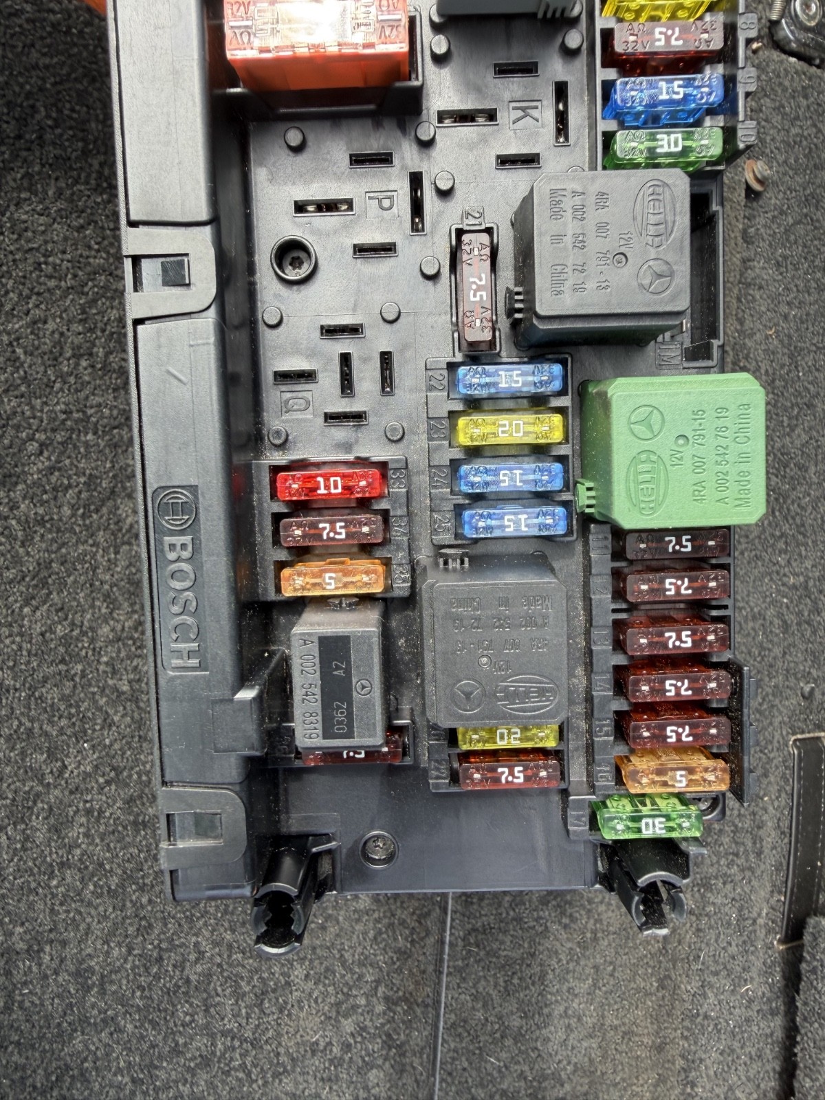2010-2012 Mercedes-Benz E350 Front SAM Relay Fuse Box OEM 2129004911