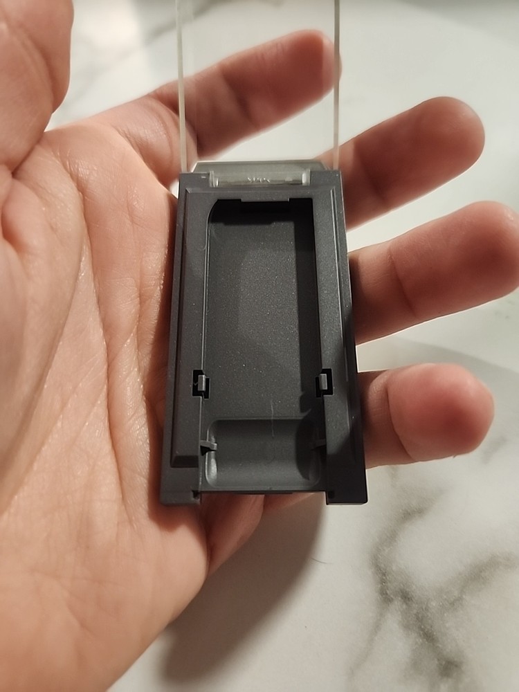 Sony Hard Carrying Case Memory Stick Pro Cards (Original Larger Version)