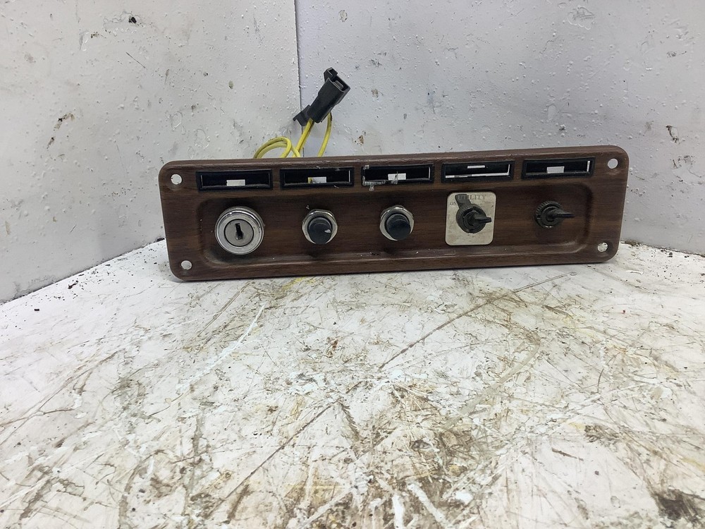 1991-2010 Freightliner FLD120 CLASSIC IGNITION Dash Panel - Used