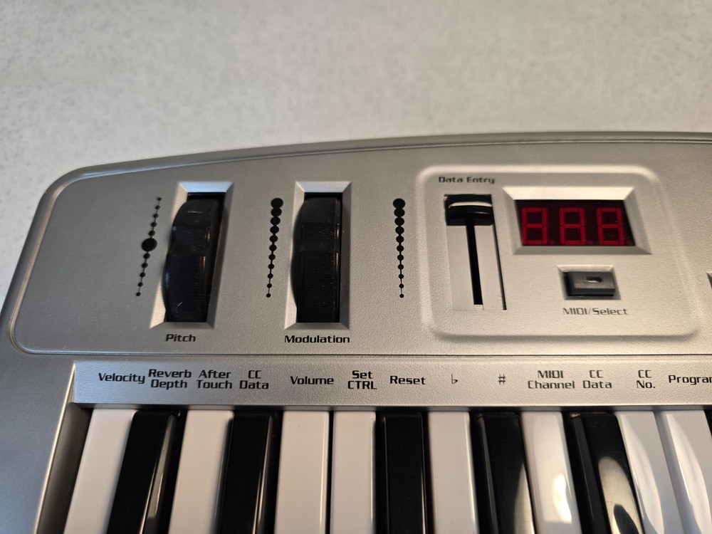 M-Audio Midiman Oxygen 8 25 key Controller MIDI - Keyboard Controller USB