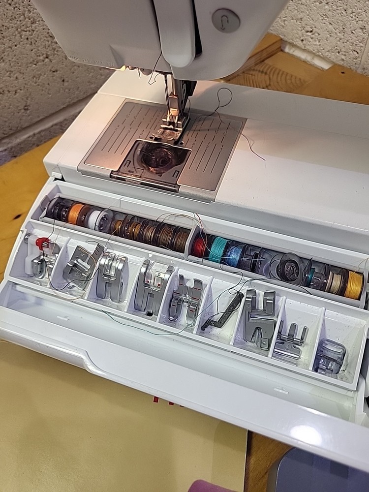Pfaff Quilt Expression 4.0 Sewing Machine With IDT- Working , Clean+ Extras.