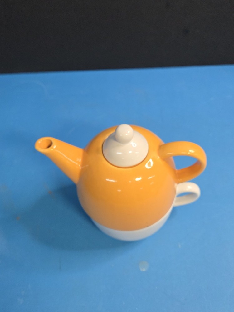 VINTAGE TEA FOR ONE STACKABLE SET ORANGE WHITE CERAMIC TEAPOT MUG CUP RETRO MCM