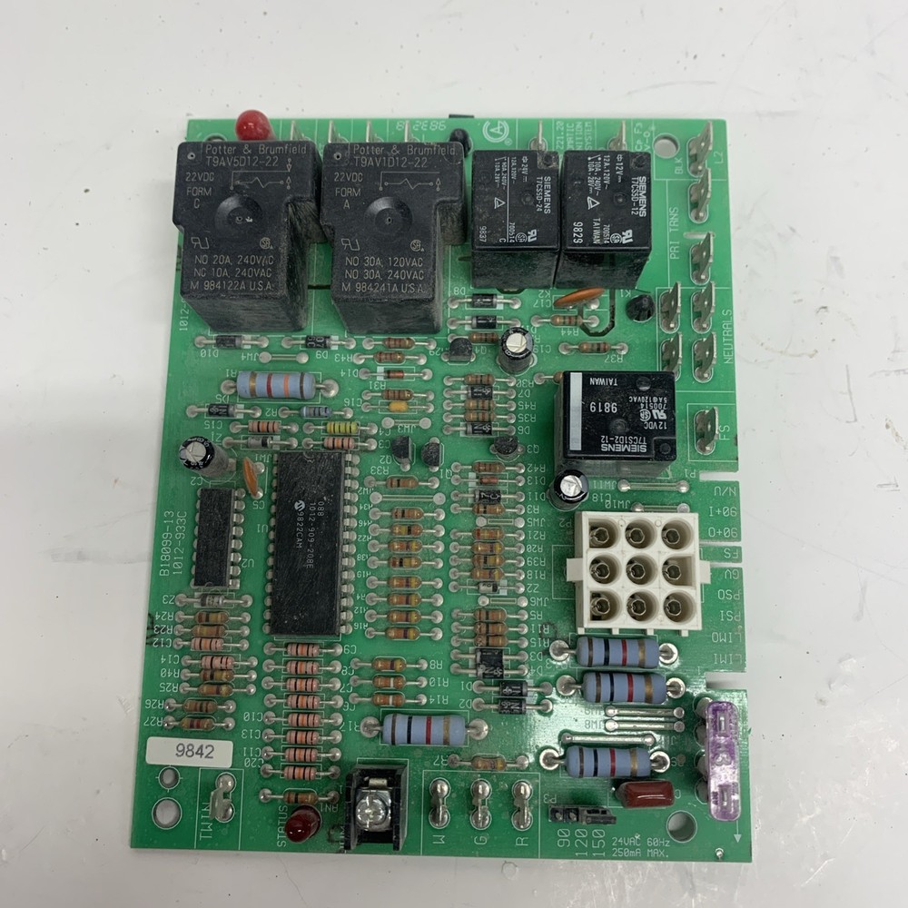 Goodman B18099-13  Furnace Control Board 1012-933C
