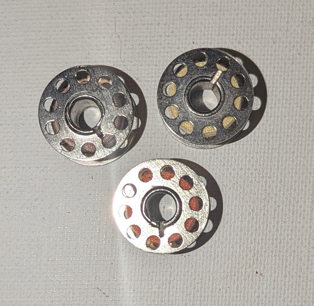 SINGER 32 THREADED 2518 CLASS 15 BOBBINS MANY COLORS!