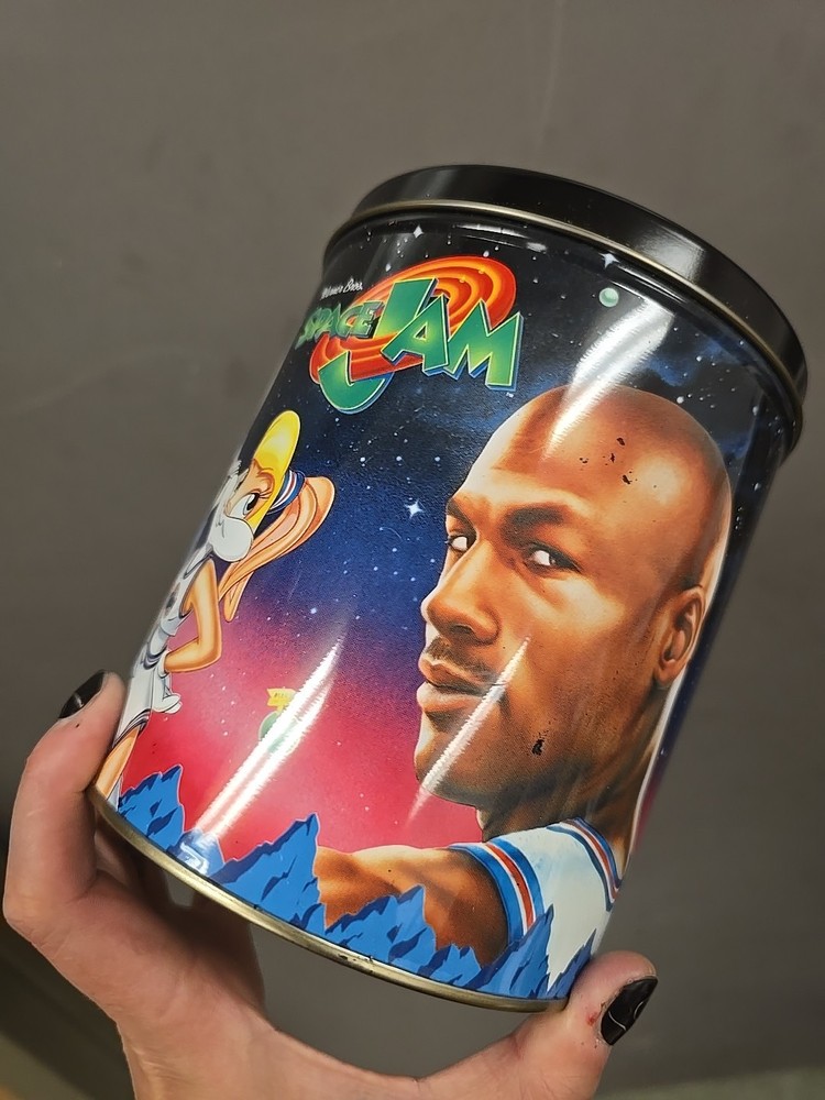 Michael Jordan Warner Bros. 1996 Space Jam Tin Nice!