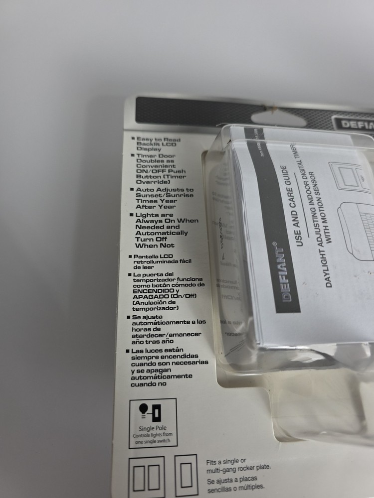 DEFIANT Daylight Adjusting Indoor Digital Timer Motion Sensor 1000015589 **NEW**