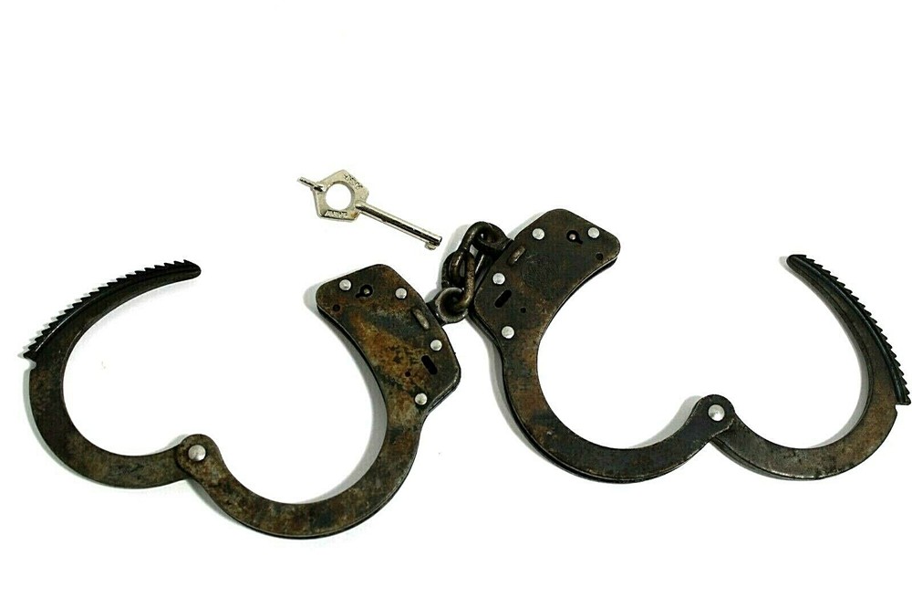 Smith & Wesson M100-1 Handcuffs With Key
