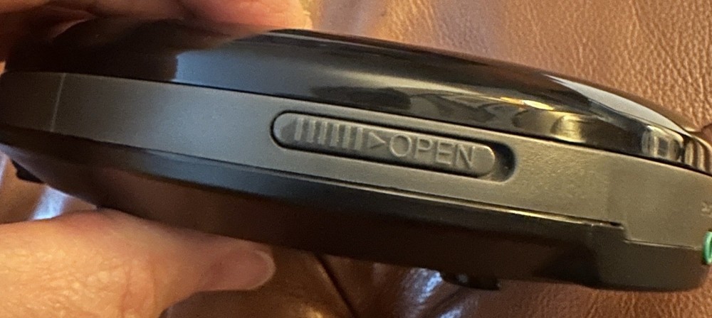 GPX Portable Personal Compact Disc Player Model PC308B - Tested & Working