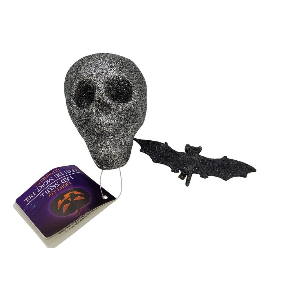 Light-up LED Skull Styrofoam ~ clip on black bat ~ untested