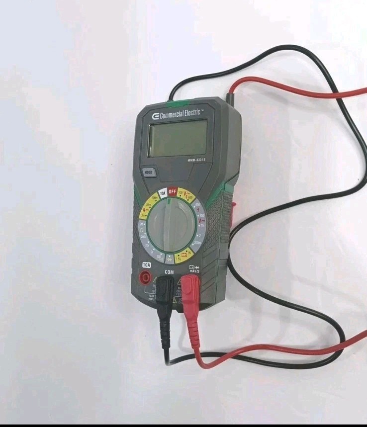 COMMERCIAL ELECTRIC Manual Ranging Multimeter w/ Durable Rubber Shell
