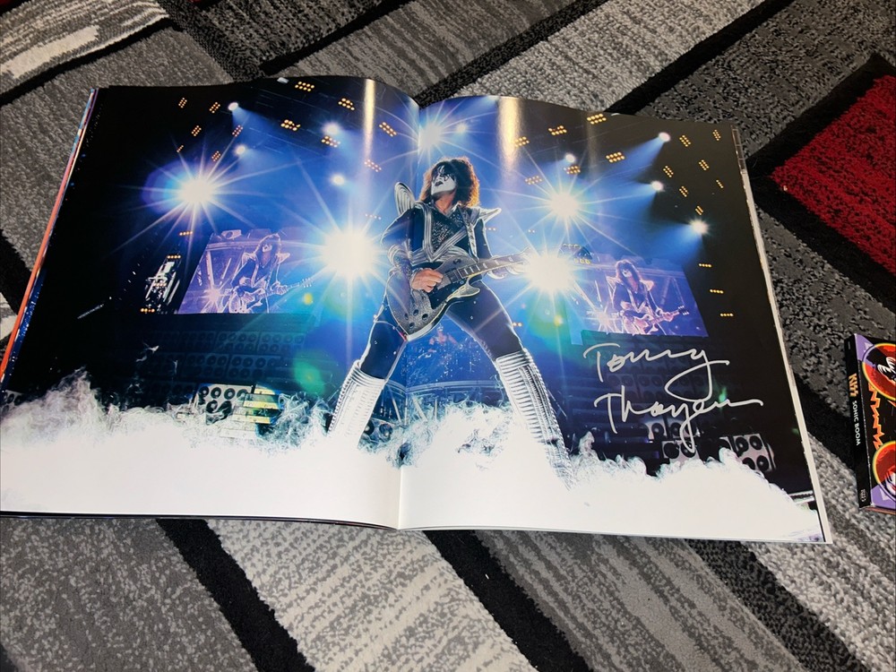 KISS Alive 35 Sonic Boom 2009 Tour Book + 2CD/DVD Set