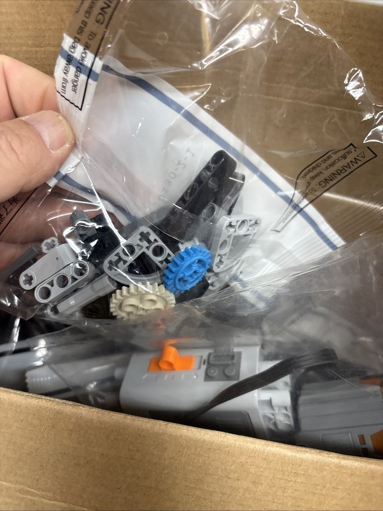 Mould King V8 Engine Model kit 10130 Motorized Car Building Blocks Open Box