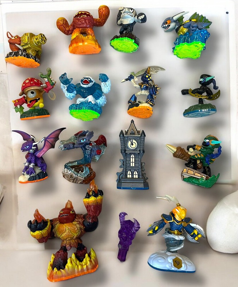 Lot of 15 Various Skylander Figurines Assorted